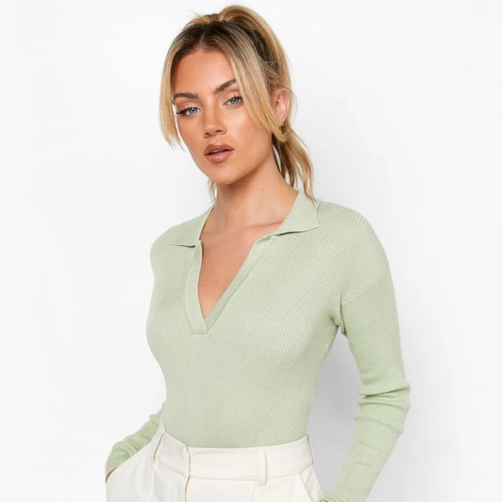 Boohoo Green V-Neck bodysuit